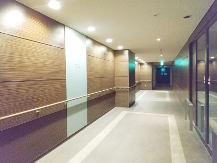 物件外観写真5　(エントランス部分)