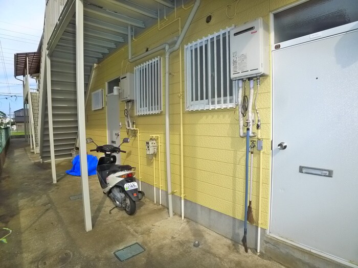 物件外観写真4　(駐輪場)