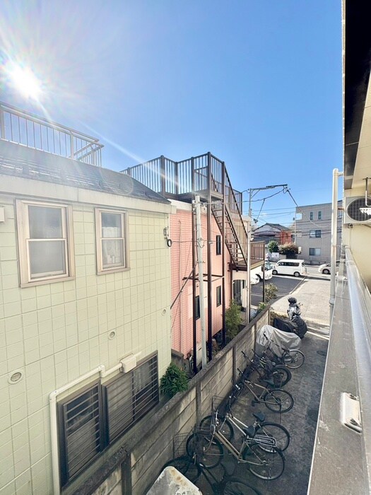 物件内観写真14　(室内からの展望)