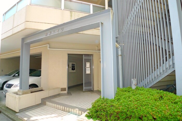 物件外観写真2　(エントランス部分)