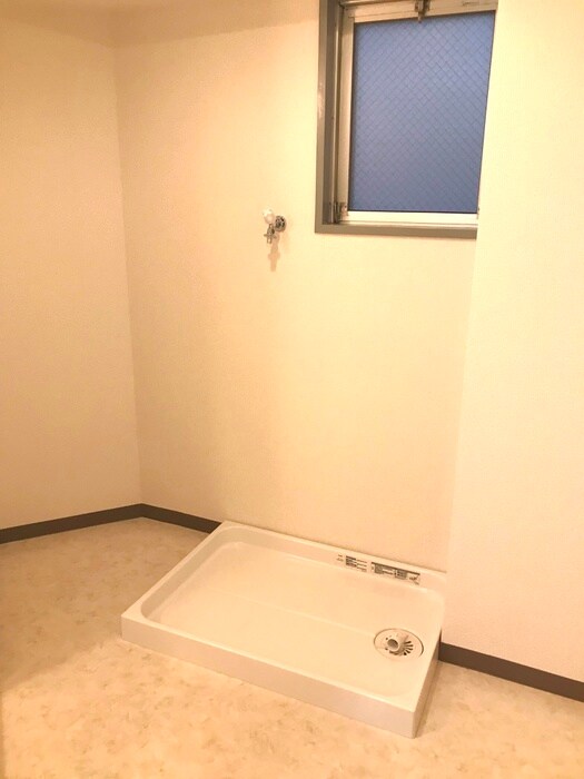 物件内観写真16　(洗濯機置場)