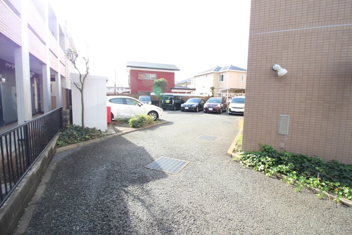物件外観写真2　(駐車場)