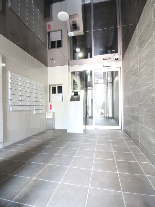 物件外観写真3　(エントランス部分)