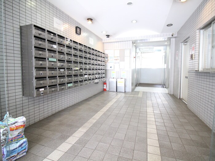 物件外観写真5　(エントランス部分)