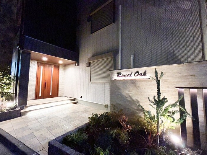 物件外観写真2　(エントランス部分)