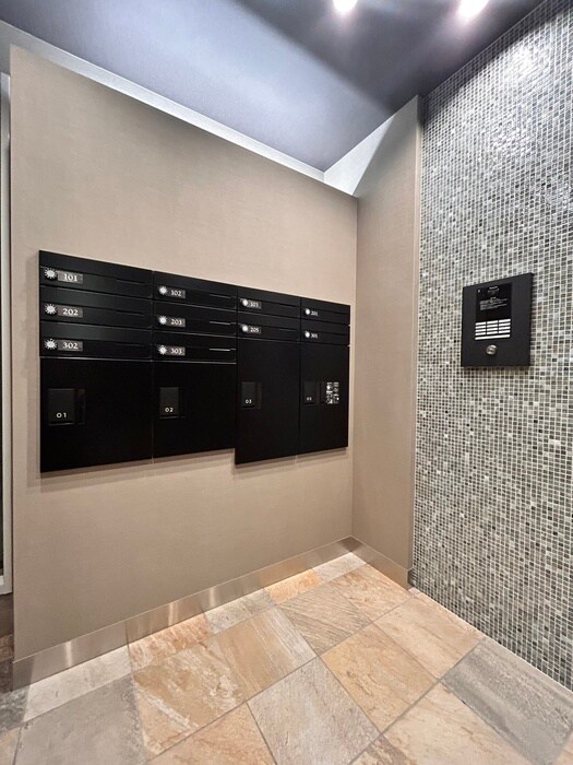 物件外観写真5　(エントランス部分)