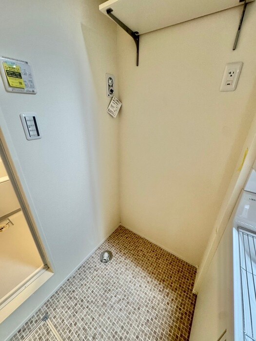 物件内観写真10　(洗濯機置場)