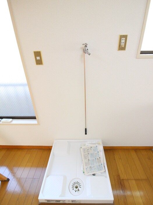 物件内観写真18　(洗濯機置場)