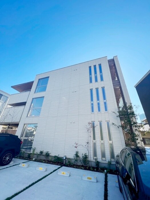 物件外観写真2　(駐車場)