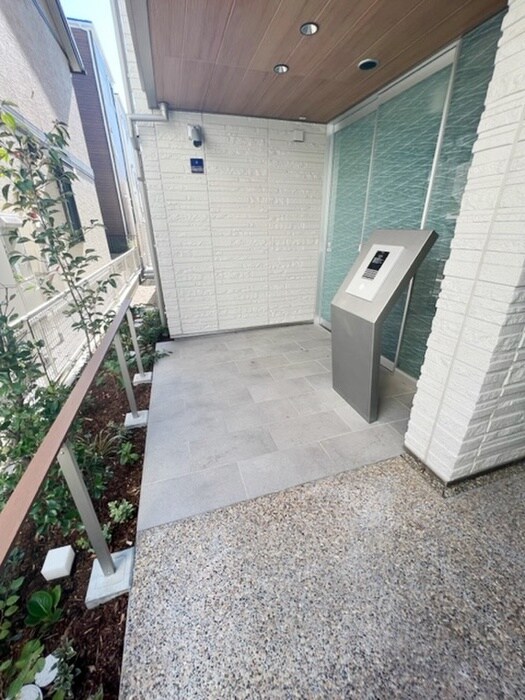 物件外観写真3　(エントランス部分)