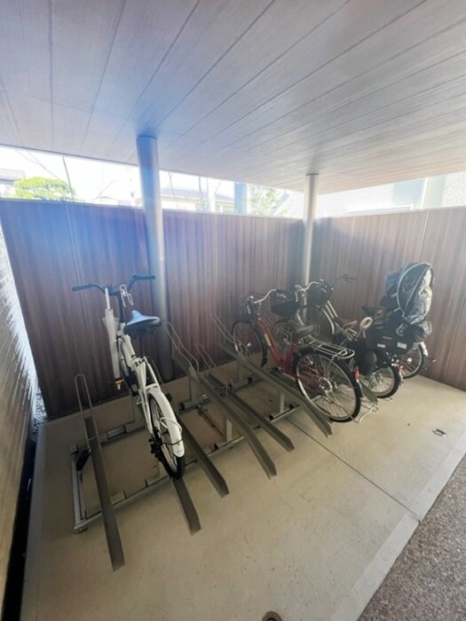 物件外観写真6　(駐輪場)