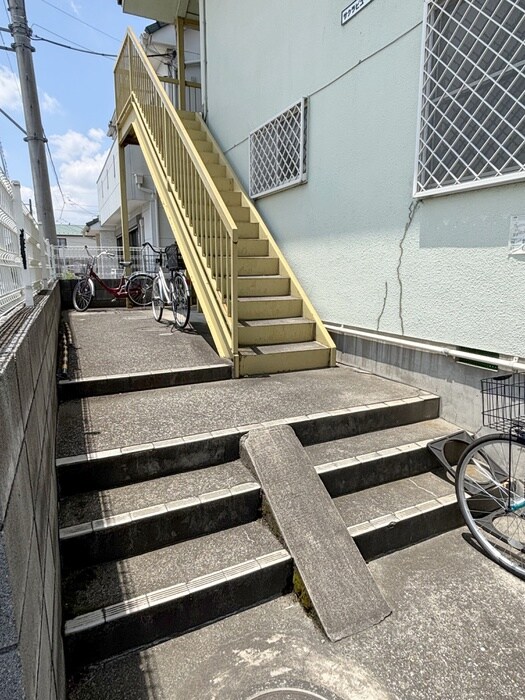 物件外観写真4　(エントランス部分)