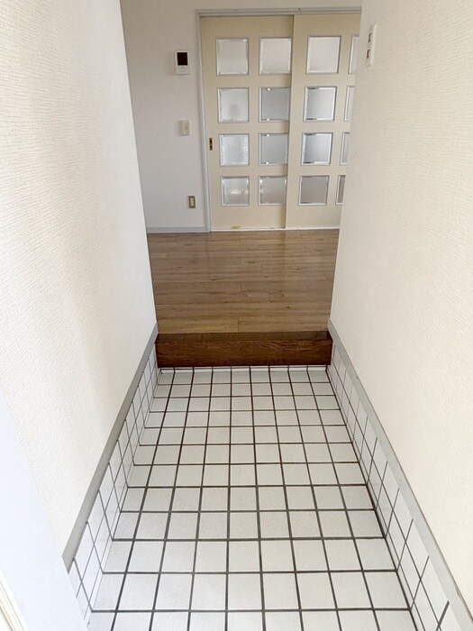 物件内観写真12　(玄関)