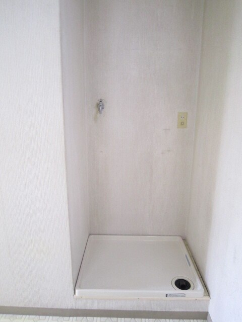 物件内観写真11　(洗濯機置場)