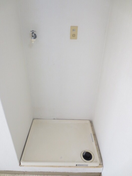 物件内観写真11　(洗濯機置場)