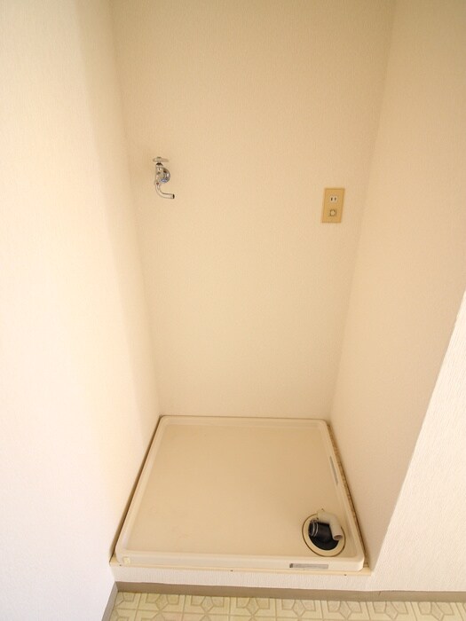 物件内観写真13　(洗濯機置場)