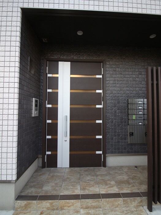 物件外観写真5　(エントランス部分)