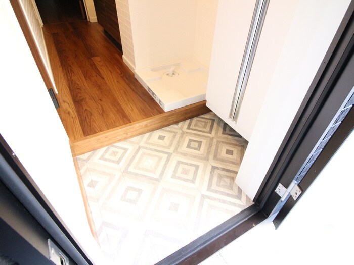 物件内観写真8　(玄関)