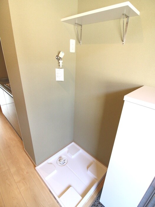 物件内観写真11　(洗濯機置場)