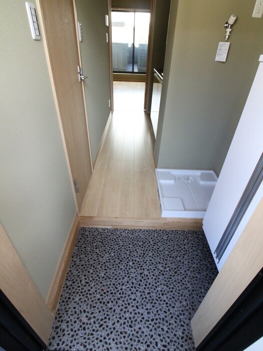 物件内観写真12　(玄関)