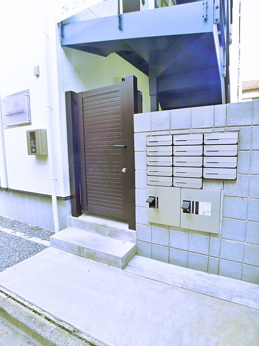 物件外観写真2　(エントランス部分)