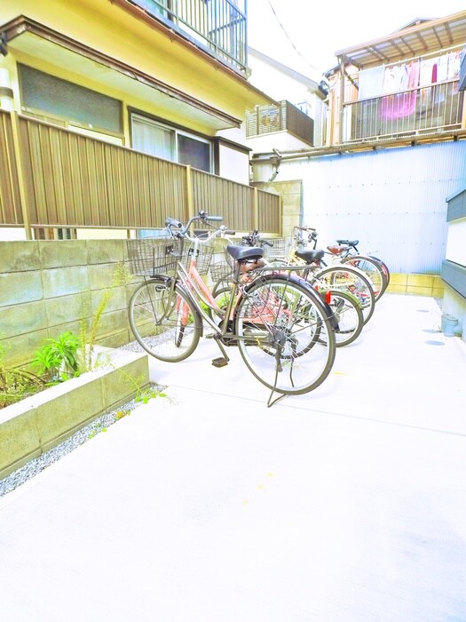 物件外観写真4　(駐輪場)