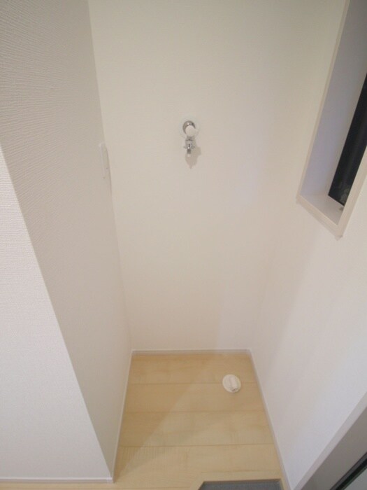 物件内観写真16　(洗濯機置場)