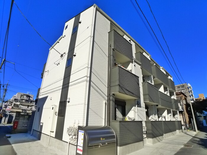 物件外観写真2　(エントランス部分)