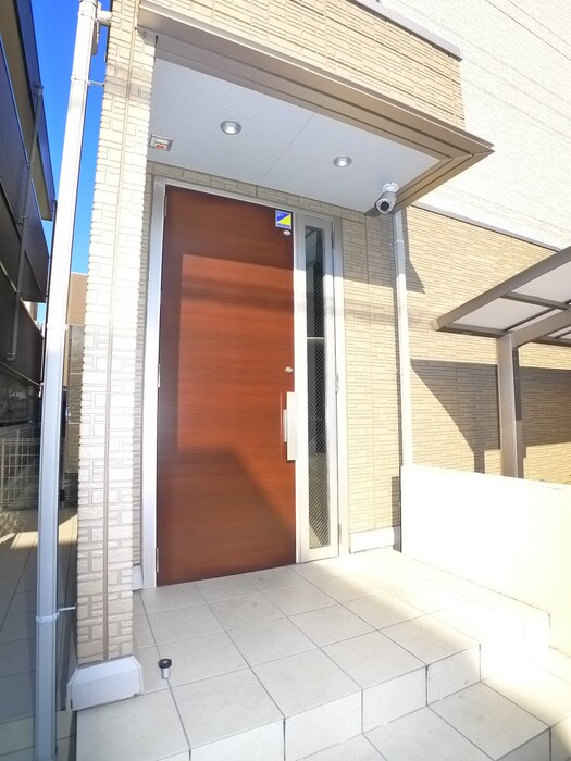 物件外観写真3　(エントランス部分)