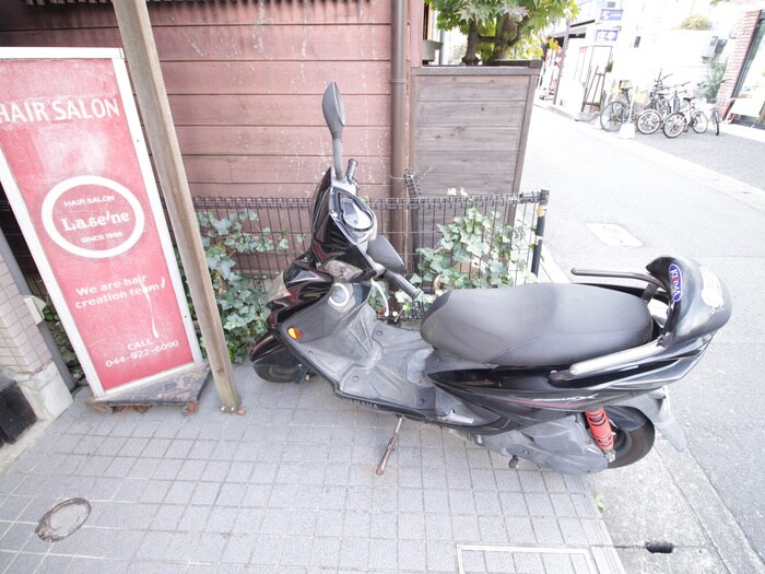 物件外観写真3　(駐輪場)