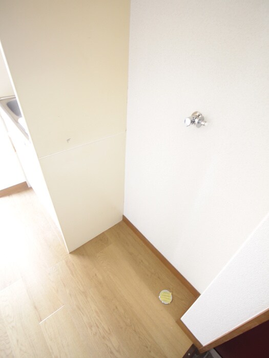 物件内観写真12　(洗濯機置場)