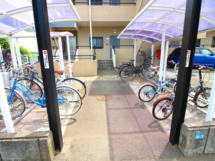物件外観写真2　(駐輪場)