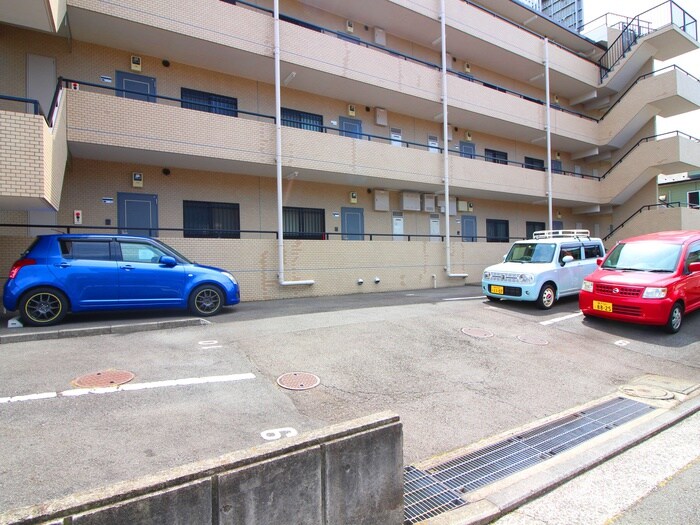 物件外観写真3　(駐車場)