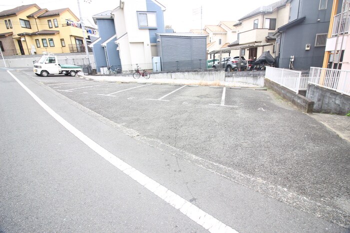 物件外観写真2　(駐車場)