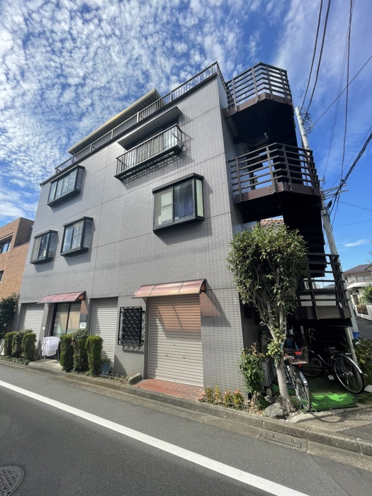 アンバーヒルズサカイ