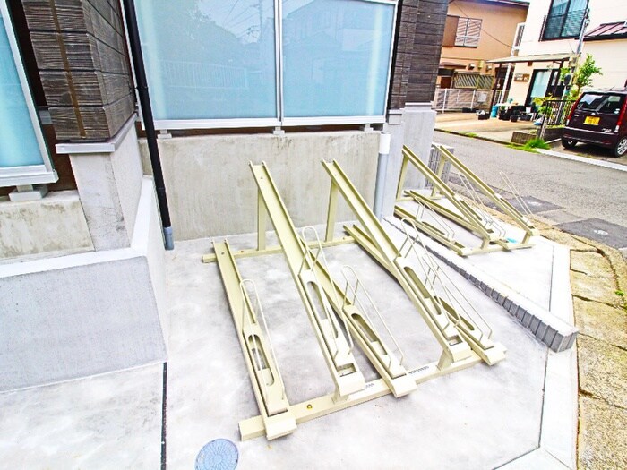 物件外観写真6　(駐輪場)