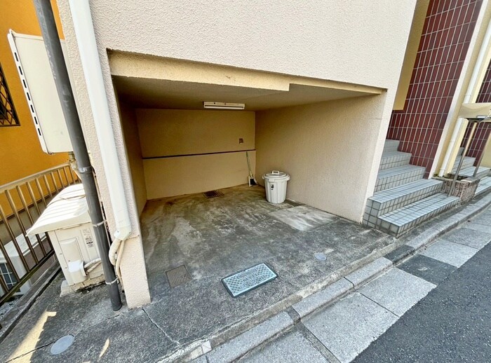 物件外観写真6　(駐車場)