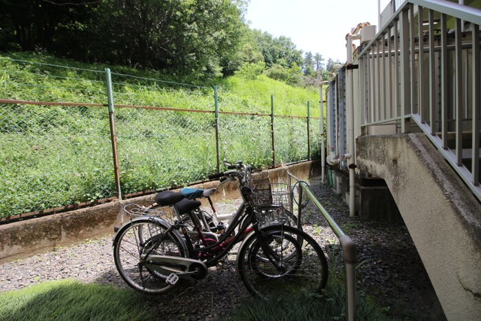 物件外観写真4　(駐輪場)