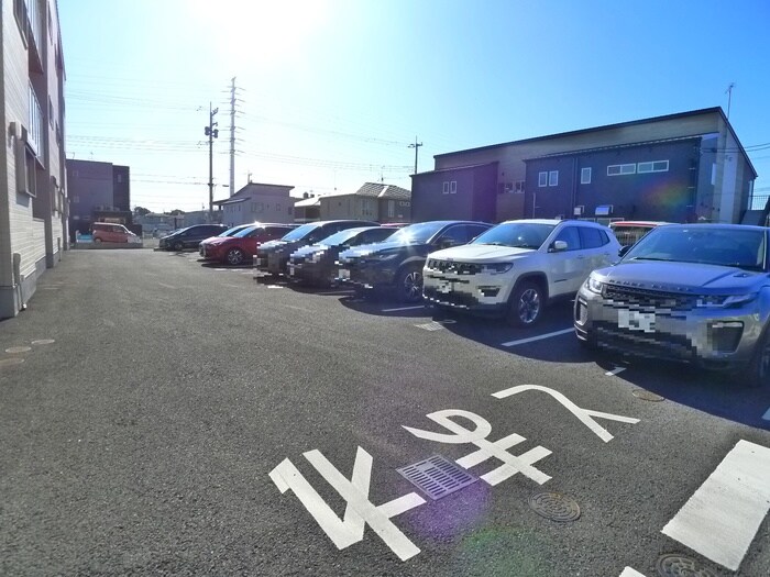 物件外観写真3　(駐車場)