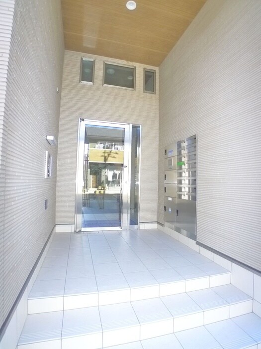 物件外観写真4　(エントランス部分)