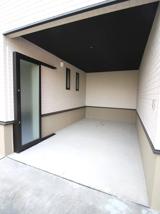 物件外観写真3　(駐車場)