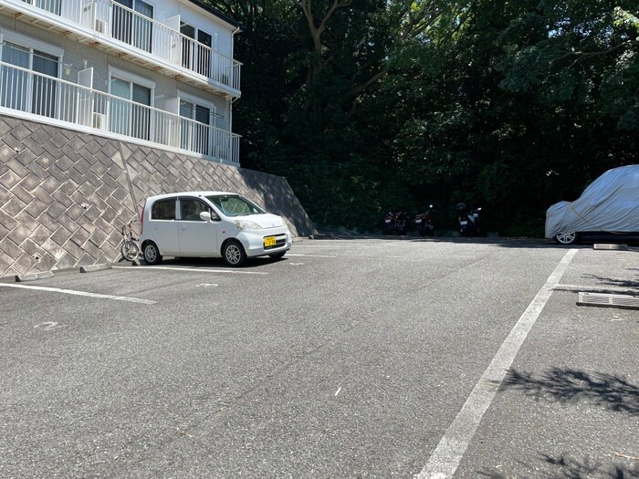 物件外観写真4　(駐車場)