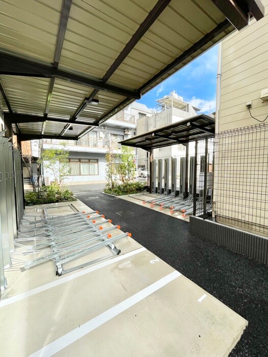 物件外観写真4　(駐輪場)