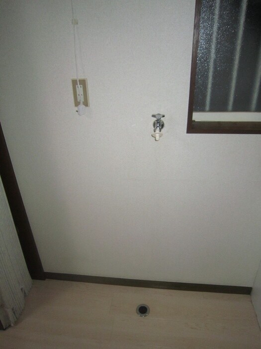物件内観写真9　(洗濯機置場)