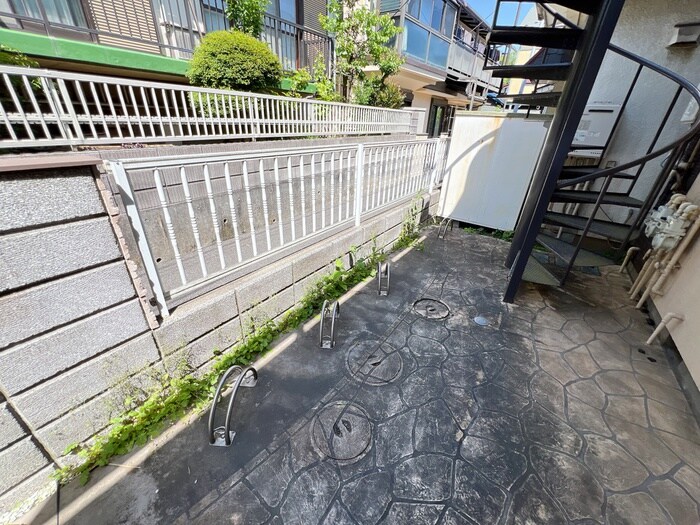 物件外観写真4　(駐輪場)