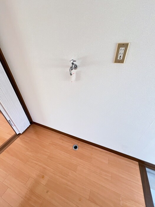 物件内観写真17　(洗濯機置場)