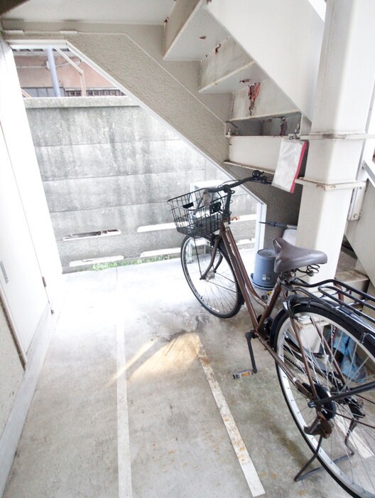 物件外観写真5　(駐輪場)