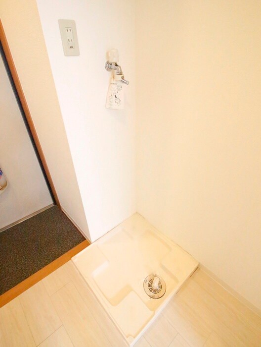 物件内観写真13　(洗濯機置場)