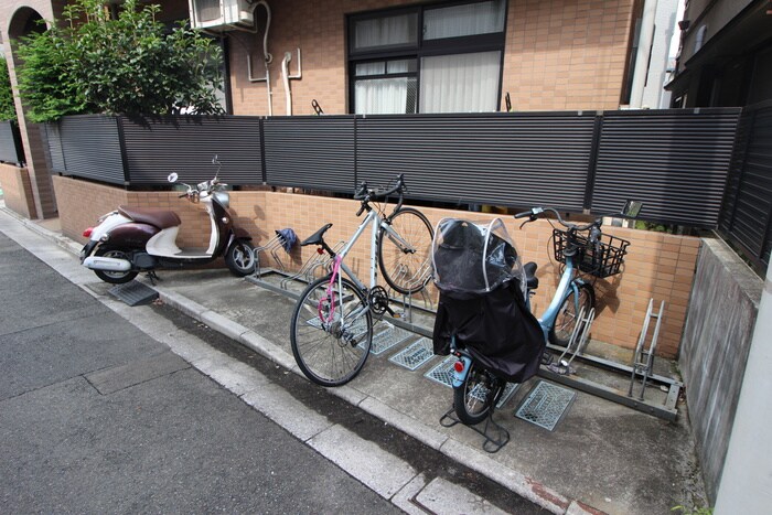 物件外観写真5　(駐輪場)