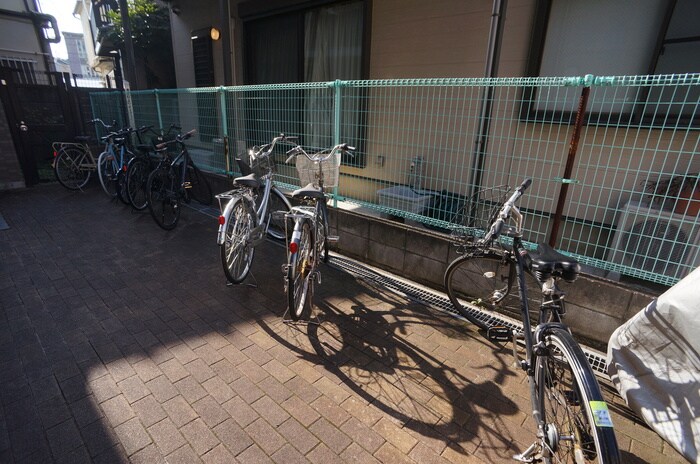 物件外観写真6　(駐輪場)